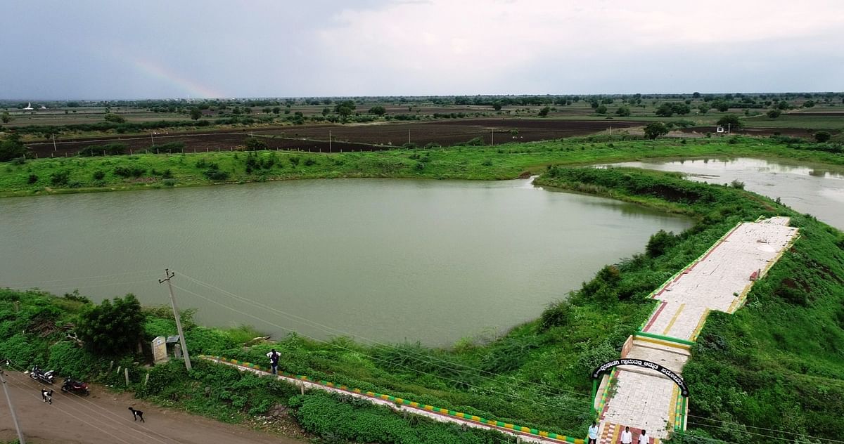 ದೇವರಹಿಪ್ಪರಗಿ ತಾಲ್ಲೂಕಿನ ಸಾತಿಹಾಳ ಗ್ರಾಮ ಪಂಚಾಯಿತಿ ವ್ಯಾಪ್ತಿಯ ಭೈರವಾಡಗಿ ಗ್ರಾಮದ ಅಮೃತ ಸರೋವರ