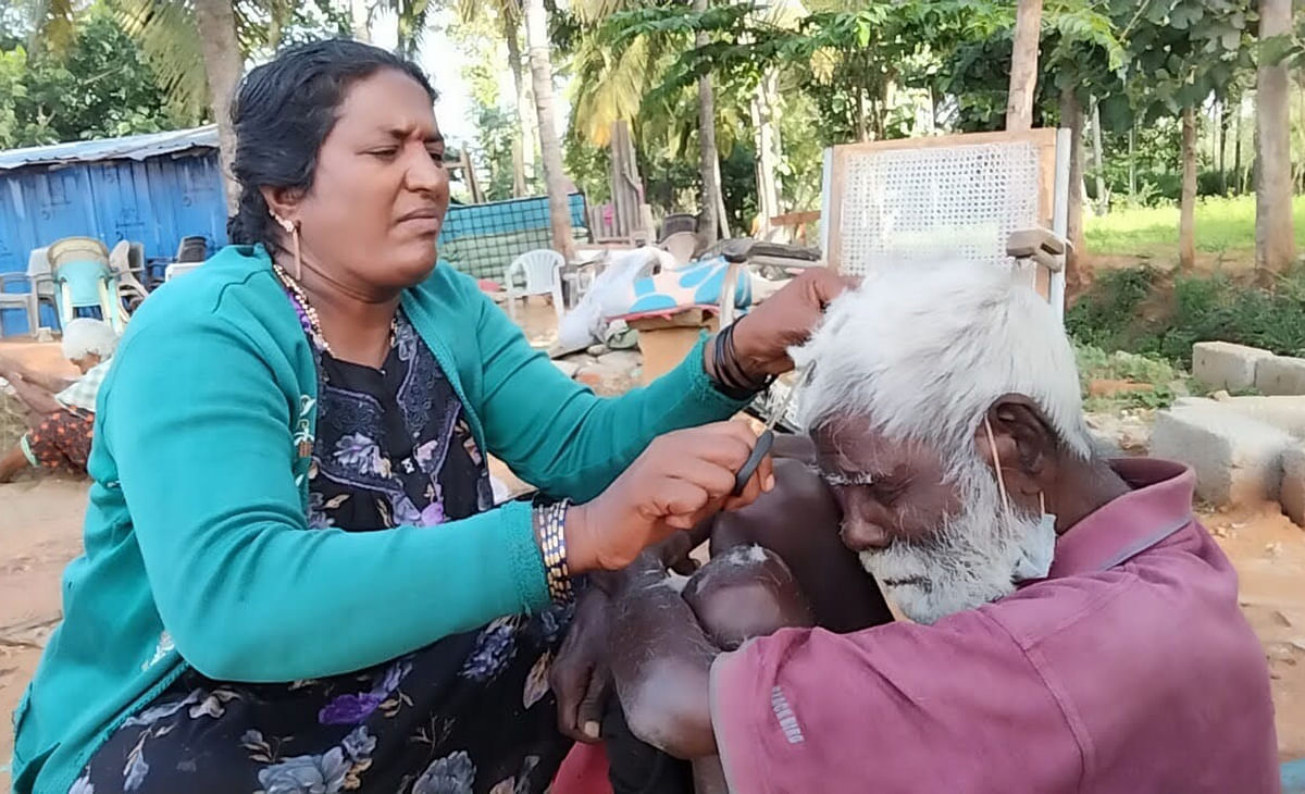 ನೊಂದವರ ಆರೈಕೆಯಲ್ಲಿ ತೊಡಗಿರುವ ವಿಜಯಾ