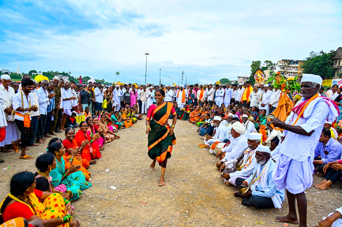 ಯಾತ್ರಿಕರಿಂದ ಗ್ರಾಮೀಣ ಸೊಗಡಿನ ಆಟದ ಸಂಭ್ರಮ