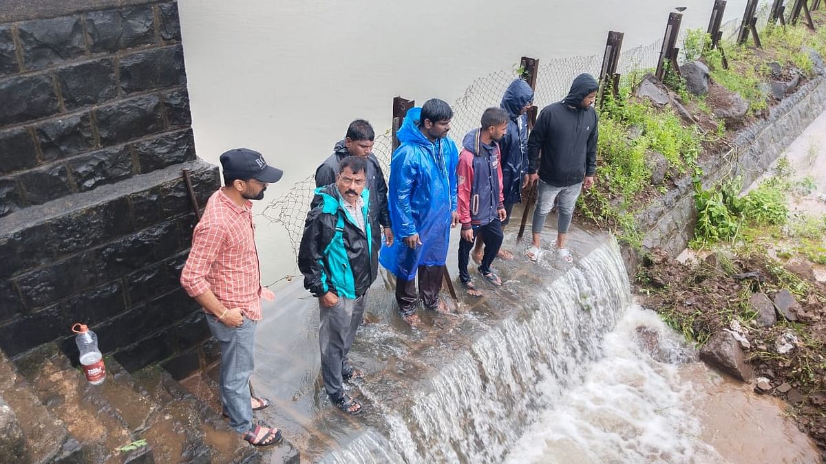 ನಿಪ್ಪಾಣಿ ನಗರದ ಜವಾಹರ್‌ ಜಲಾಶಯ ತುಂಬಿ ಹರಿಯುತ್ತಿದೆ