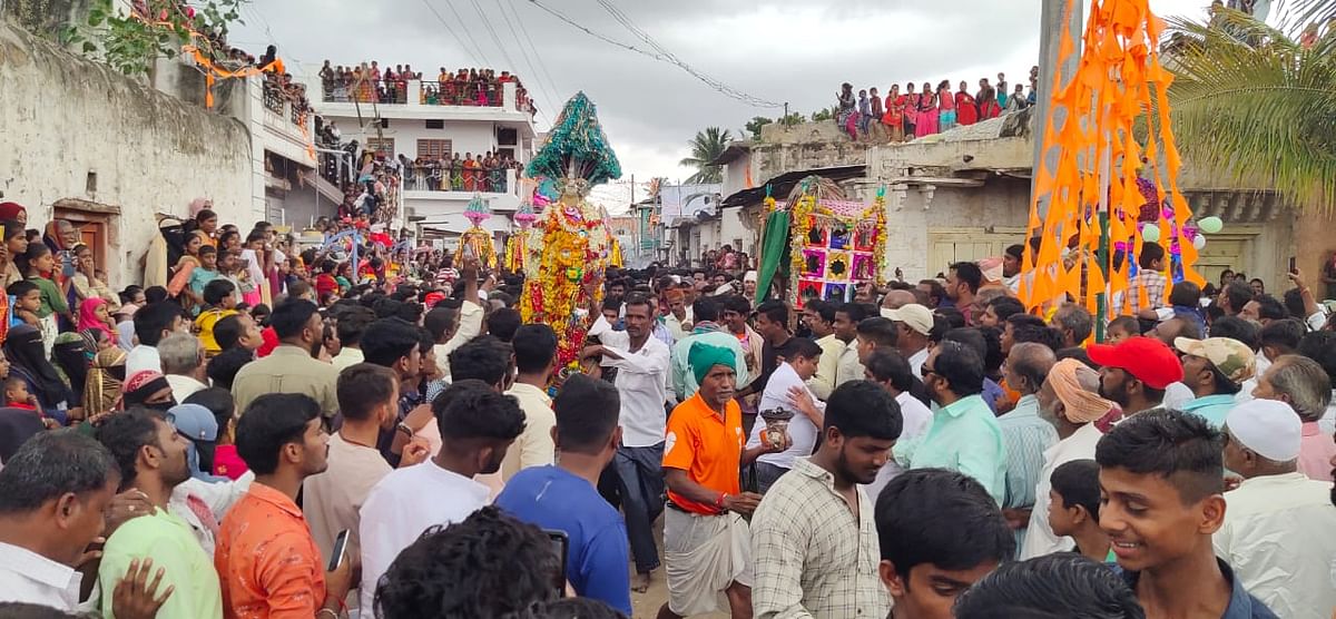 ನಾಲತವಾಡದಲ್ಲಿ ಜರುಗಿದ ಮೊಹರಮ್ ಸಂಭ್ರಮದ ದೃಷ್ಯ.