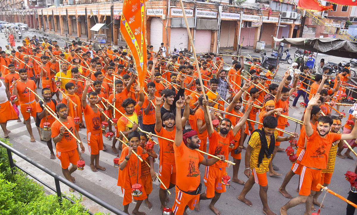 ಶ್ರಾವಣ ಮಾಸದಲ್ಲಿ ಗಂಗೆಯ ಪವಿತ್ರ ನೀರು ಸಂಗ್ರಹಿಸಿ ಶಿವನಿಗೆ ಅರ್ಪಿಸಲು ಕಾವಡ್‌ ಯಾತ್ರಾರ್ಥಿಗಳು ಜೈಪುರದಲ್ಲಿ ಭಾನುವಾರ ತೆರಳಿದರು– ಪಿಟಿಐ ಚಿತ್ರ