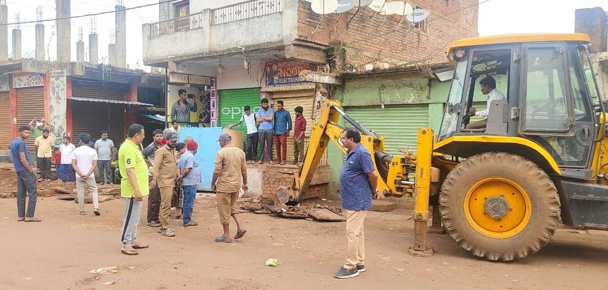 ಚಿಟಗುಪ್ಪದಲ್ಲಿ ಕೈಗೆತ್ತಿಕೊಂಡಿರುವ ತೆರವು ಕಾರ್ಯ