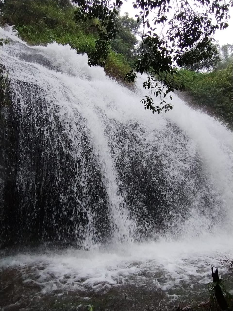 ಪಾರೆಕಟ್ಟು ಜಲಪಾತದ ನಯನ ಮನೋಹರ ದೃಶ್ಯ ಈಚೆಗೆ ಕಂಡು ಬಂತು