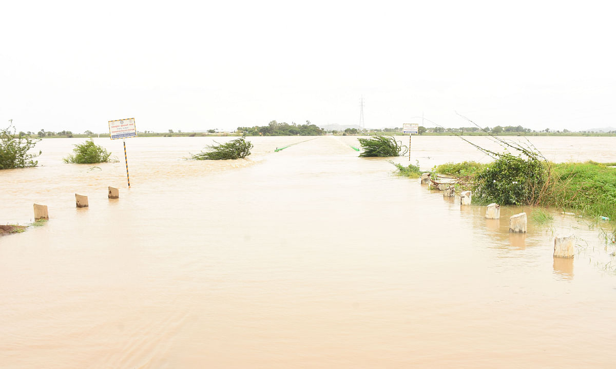 ಕೃಷ್ಣಾ ನದಿ ಅಪಾಯ ಮಟ್ಟದಲ್ಲಿ ಹರಿಯುತ್ತಿದೆ