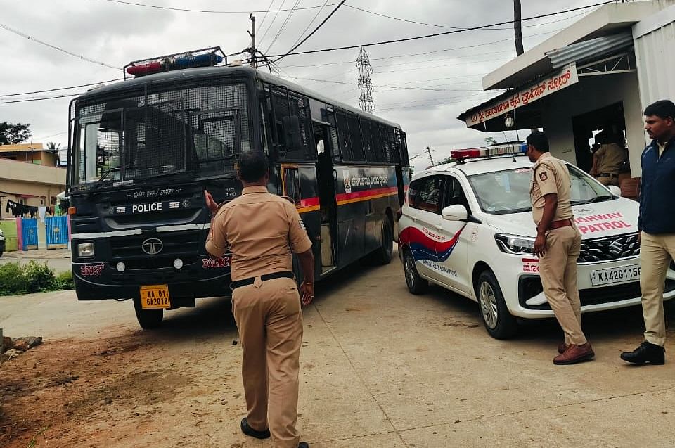 ಕನಕಪುರದ ಮಳಗಾಳು ಗ್ರಾಮದ ಎನ್.ಕೆ. ಕಾಲೊನಿಗೆ ಪೊಲೀಸ್ ಭದ್ರತೆ ಒದಗಿಸಲಾಗಿದೆ