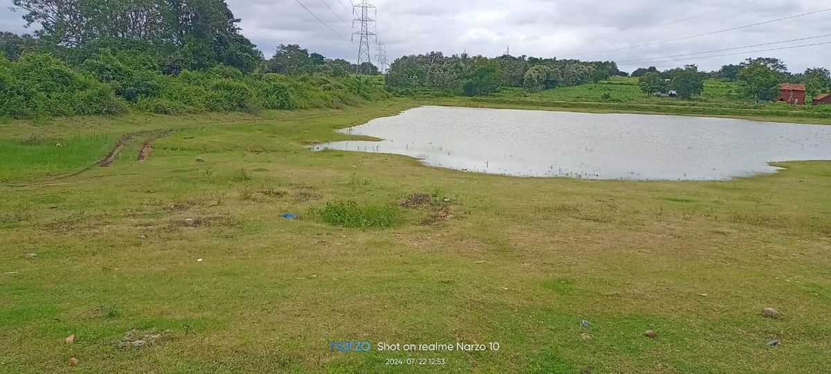 ಏತ ನೀರಾವರಿ ಅವಲಂಬಿಸಿದ ಸೋಮನಹಳ್ಳಿ ಗ್ರಾಮದ ಹೊಸಕೆರೆಯಲ್ಲಿ ಉದ್ದೇಶಿತ ಪ್ರಮಾಣದಲ್ಲಿ ನೀರಿಲ್ಲದಿರುವುದು