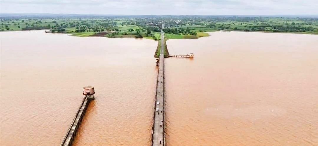 ಬೆಳಗಾವಿ ಜಿಲ್ಲೆಯ ಬೈಲಹೊಂಗಲ ತಾಲ್ಲೂಕಿನ ನಯಾನಗರ ಗ್ರಾಮದ ವ್ಯಾಪ್ತಿಯಲ್ಲಿ ಮಲಪ್ರಭಾ ನದಿ ಕಂಡಿದ್ದು ಹೀಗೆ
– ಚಿತ್ರ: ಬಸವರಾಜ ನರಟ್ಟಿ