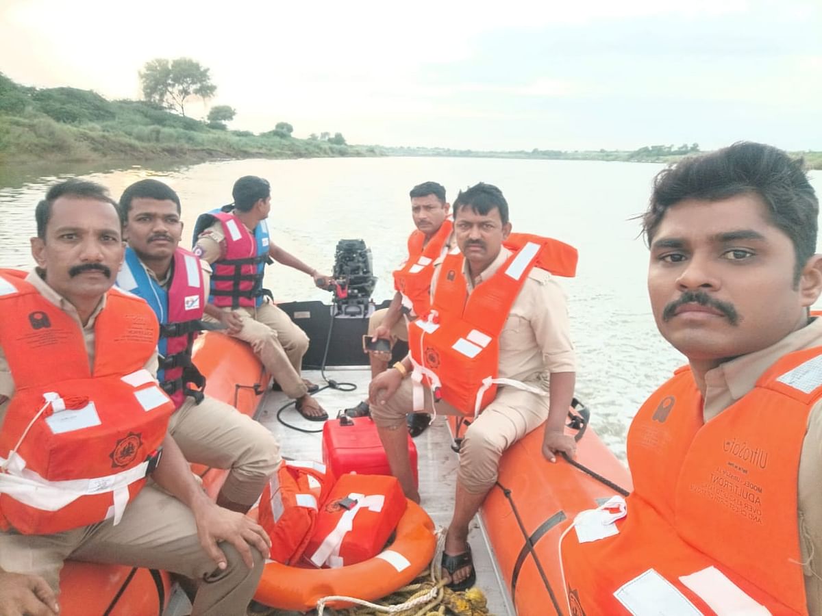 ಭೀಮಾನದಿಯಲ್ಲಿ ರಾಜಶೇಖರ ಅಂಕಲಗಿ ಶಿವಕುಮಾರ ಗುಡ್ಡಡಗಿ ಪತ್ತೆಗೆ ಇಳಿದಿದ್ದ ಅಗ್ನಿಶಾಮಕ ತಂಡ