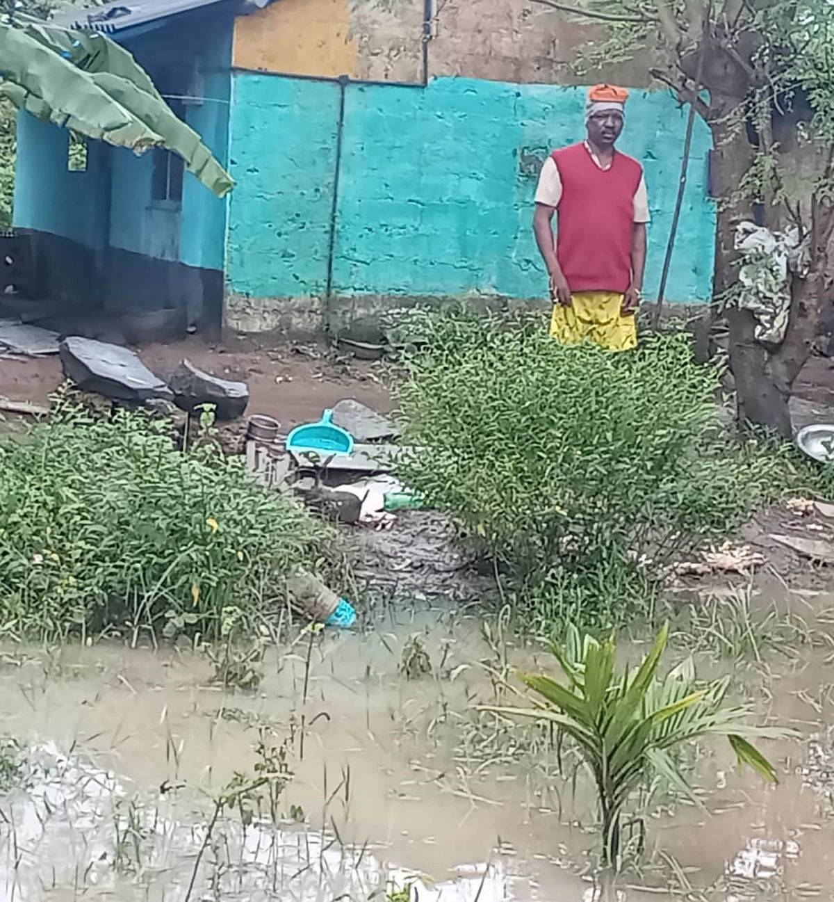 ಮನೆ ಮುಂದೆ ಸಂಗ್ರಹವಾಗಿರುವ ತೋಡಿನ ನೀರು