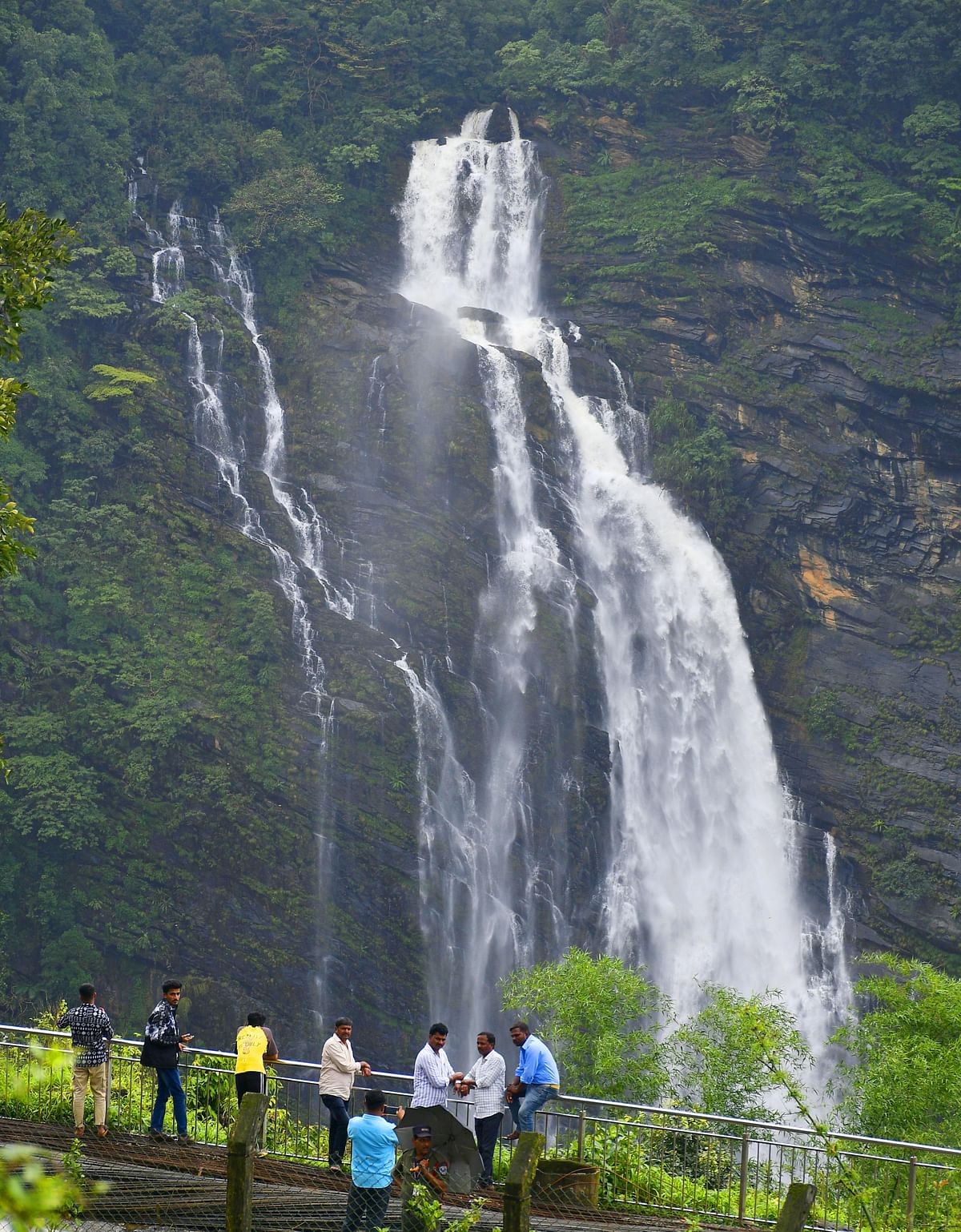 ಜೋಗದ ಮಾವಿನಗುಂಡಿ ಜಲಪಾತದ ನೋಟ