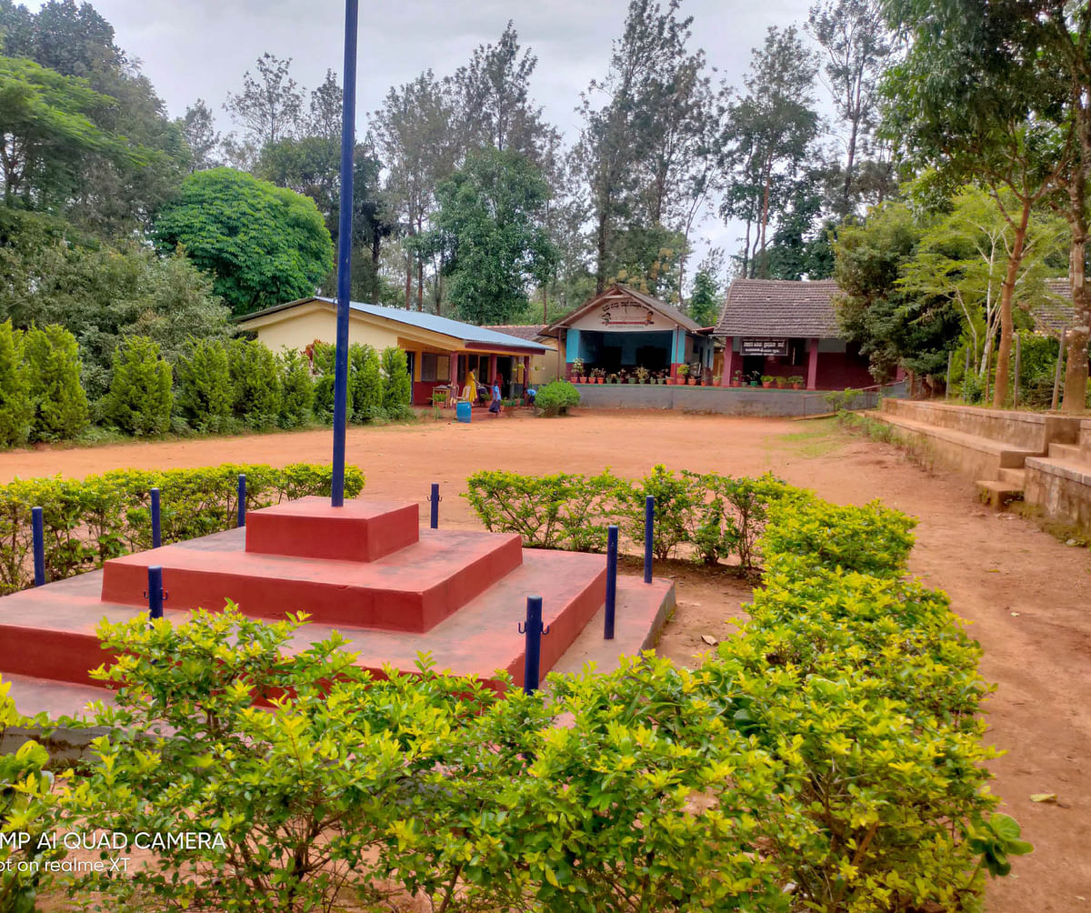 ಶಾಲೆಯ ಹಸಿರು ವಾತಾವರಣ