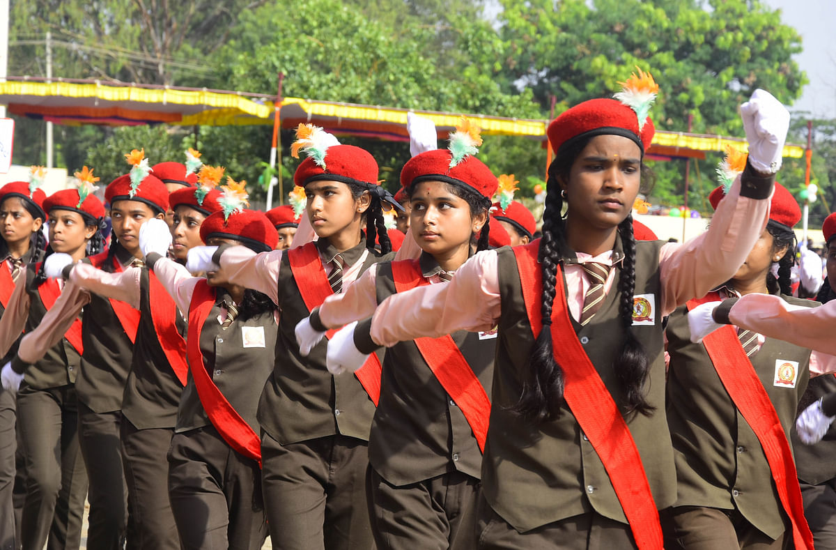 ಶಾಲಾ ವಿದ್ಯಾರ್ಥಿಗಳ ಪಥ ಸಂಚಲನ ಗಮನ ಸೆಳೆಯಿತು