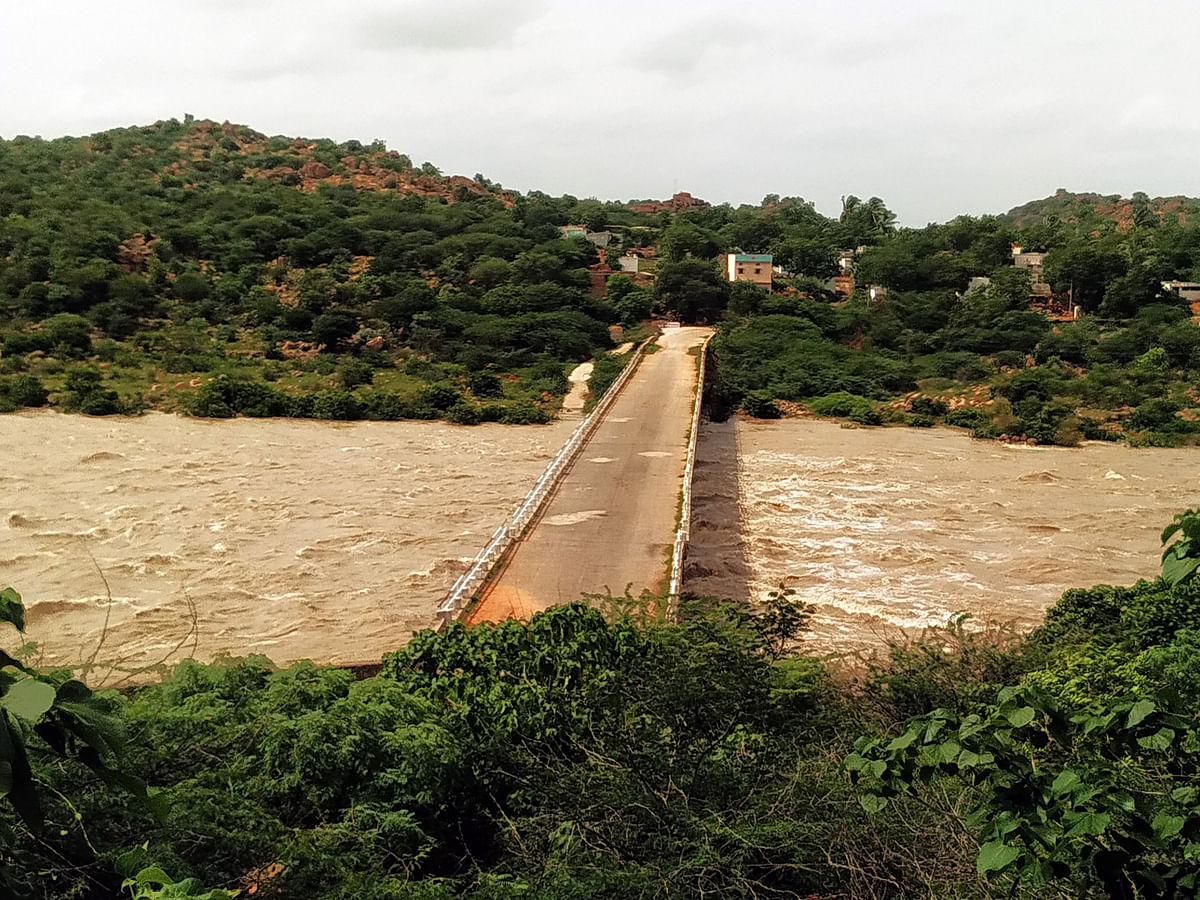 ಜಲದುರ್ಗ ಕೋಟೆ ಸಂಪರ್ಕಿಸುವ ಕೃಷ್ಣಾ ನದಿ ಸೇತುವೆ