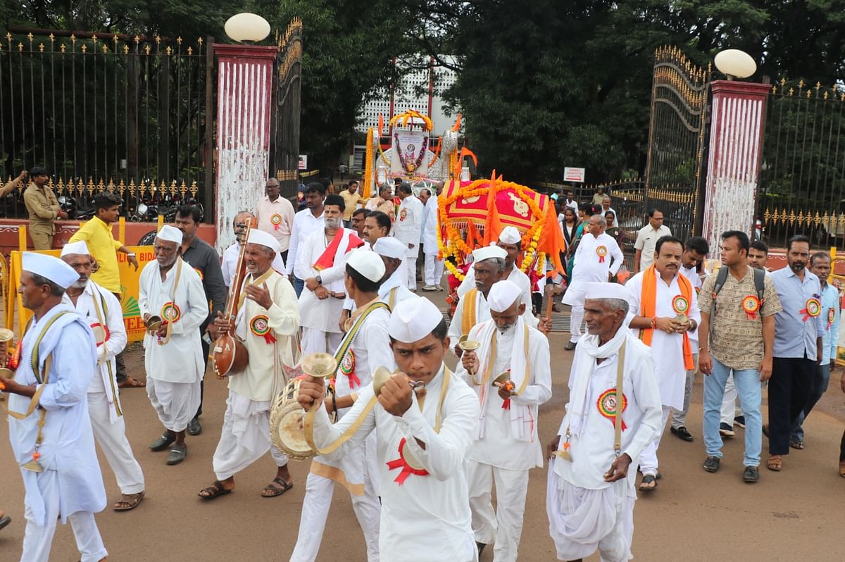 ಕೃಷ್ಣ ಜನ್ಮಾಷ್ಟಮಿ ಅಂಗವಾಗಿ ಬೀದರ್‌ನಲ್ಲಿ ಕೃಷ್ಣನ ಪಲ್ಲಕ್ಕಿ ಮೆರವಣಿಗೆ ನಡೆಯಿತು