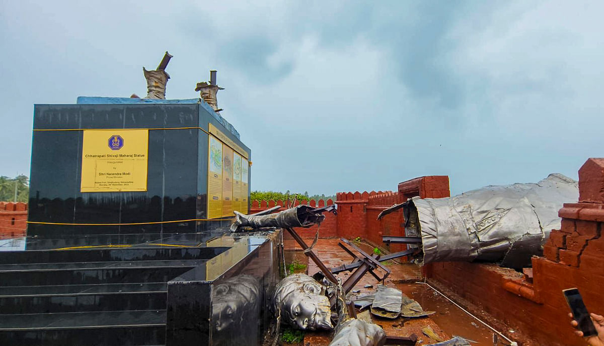 Malvan: A statue of Chhatrapati Shivaji Maharaj erected by the Navy and inaugurated by Prime Minister Narendra Modi last year collapses at Rajkot Fort in Malvan Monday Aug. 26 2024. (PTI Photo) (PTI08_26_2024_000178B)