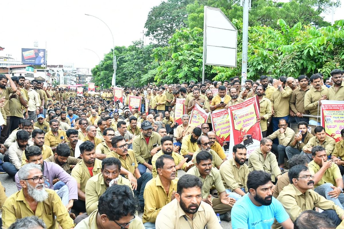 ಮಂಗಳೂರಿನಲ್ಲಿ ಆಟೊರಿಕ್ಷಾ ಚಾಲಕರ ಪ್ರತಿಭಟನೆ‌