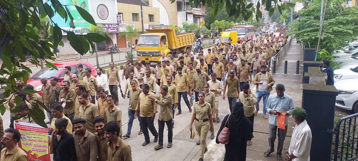 ಮಂಗಳೂರಿನಲ್ಲಿ ಆಟೊರಿಕ್ಷಾ ಚಾಲಕರ ಪ್ರತಿಭಟನೆ‌