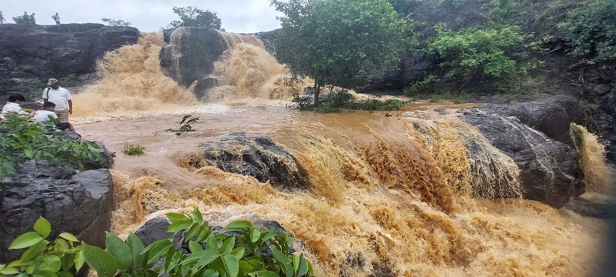 ಚಿಂಚೋಳಿ ತಾಲ್ಲೂಕಿನ ಮಾಣಿಕಪುರ ಜಲಧಾರೆ ವೈಭವ