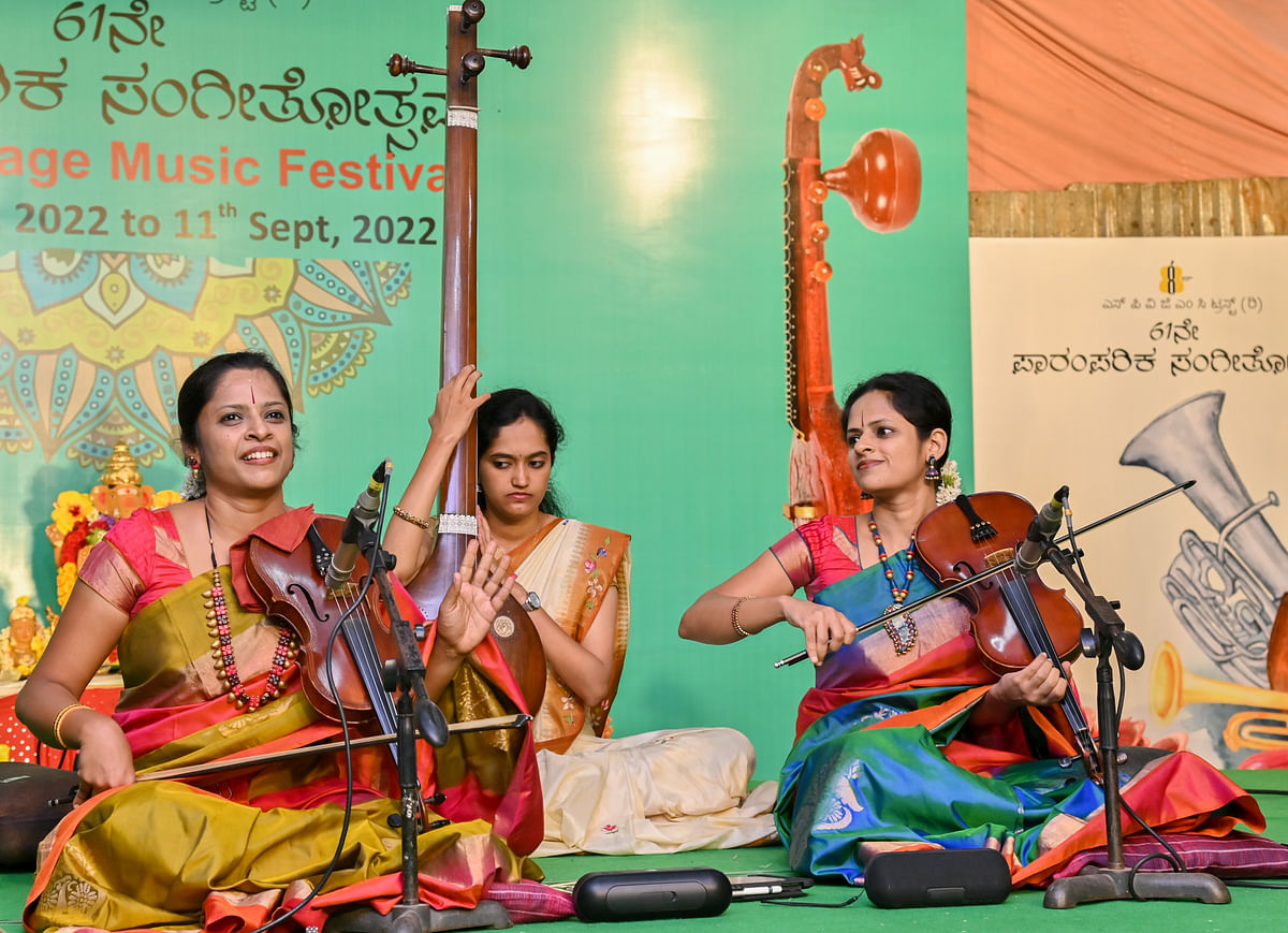 ಅಕ್ಕರೈ ಶುಭಲಕ್ಷ್ಮಿ ಅಕ್ಕರೈ ಸ್ವರ್ಣಲತಾ