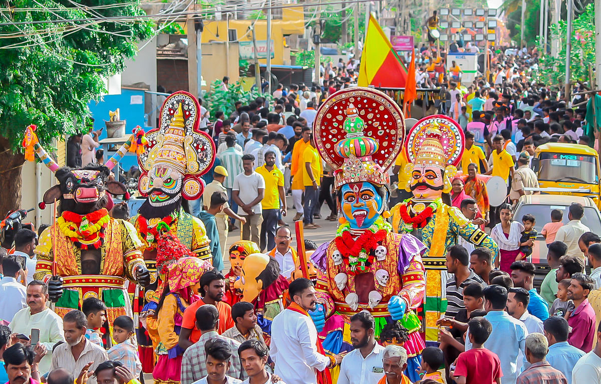 ಬಾಗಲಕೋಟೆಯಲ್ಲಿ ಭಾನುವಾರ ಗಣೇಶ ಮೆರವಣಿಗೆಯಲ್ಲಿ ಪಾಲ್ಗೊಂಡಿದ್ದ ಕಲಾ ತಂಡಗಳು