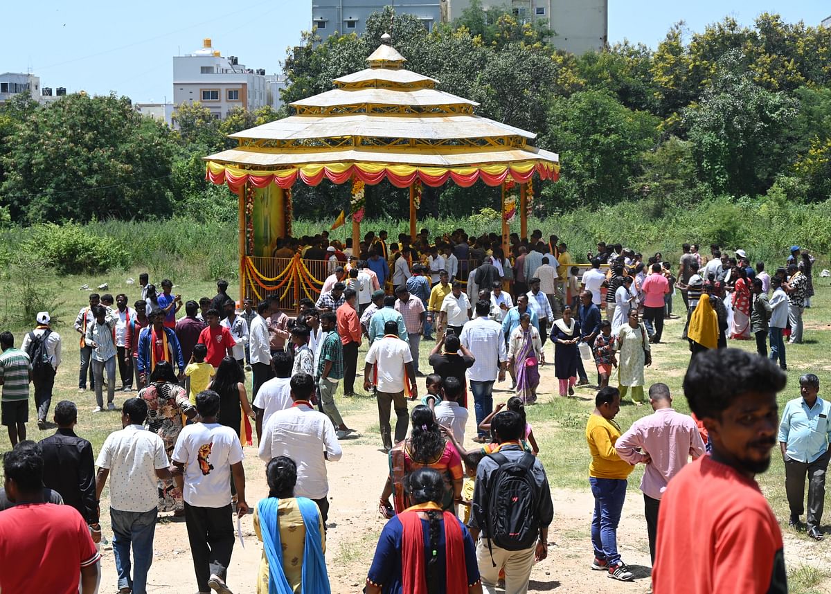 ಅಭಿಮಾನ್ ಸ್ಟುಡಿಯೊದಲ್ಲಿ ಸೇರಿದ್ದ ವಿಷ್ಣುವರ್ಧನ್‌ ಅಭಿಮಾನಿಗಳು  