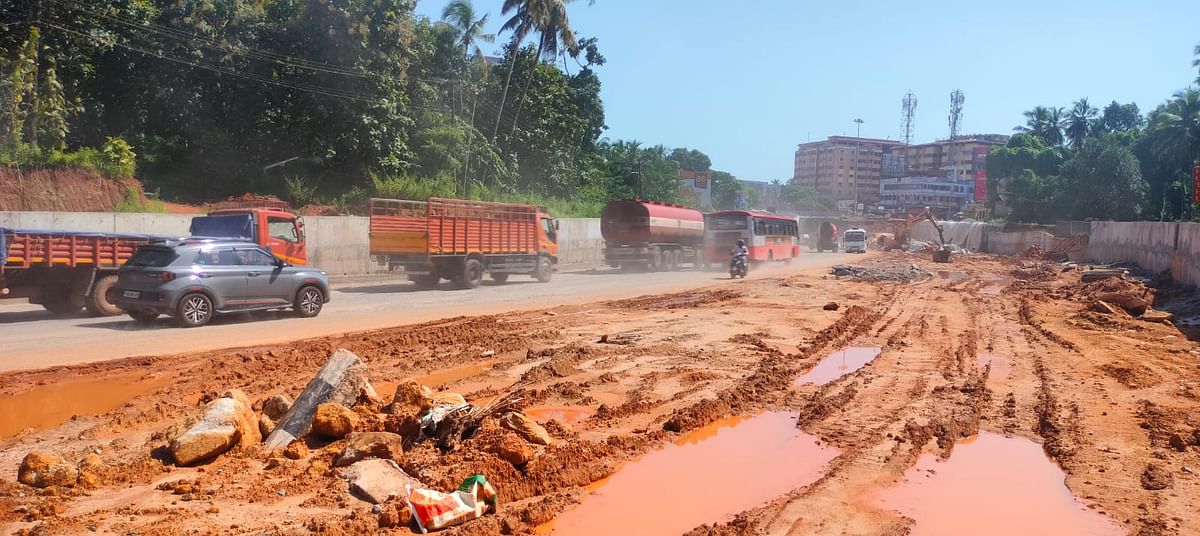 ಸಂತೆಕಟ್ಟೆ ಅಂಡರ್‌ಪಾಸ್‌ ಕಾಮಗಾರಿ ನಡೆಯುತ್ತಿರುವ ಸ್ಥಳದ ರಸ್ತೆ ದುರವಸ್ಥೆ