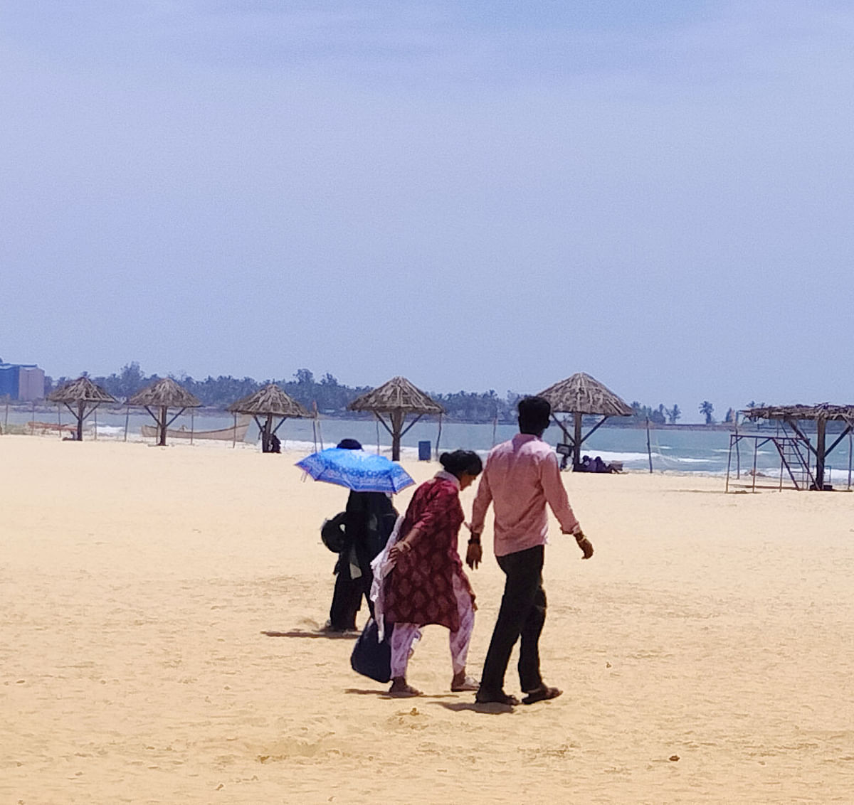 ಮಲ್ಪೆ ಬೀಚ್‌ನಲ್ಲಿ ಪ್ರವಾಸಿಗರು