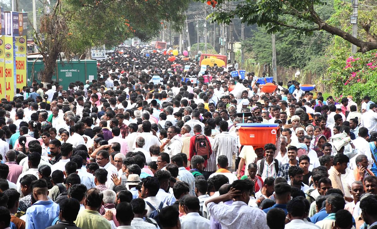 ಕೃಷಿ ಮೇಳದಲ್ಲಿ ಸೋಮವಾರ ಪಾಲ್ಗೊಂಡಿದ್ದ ಜನಸ್ತೋಮ ಪ್ರಜಾವಾಣಿ ಚಿತ್ರ