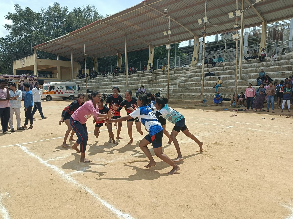 ದಾವಣಗೆರೆಯ ಜಿಲ್ಲಾ ಕ್ರೀಡಾಂಗಣದಲ್ಲಿ ನಡೆದ ದಸರಾ ಕ್ರೀಡಾಕೂಟದ ಕಬಡ್ಡಿಯ ನೋಟ