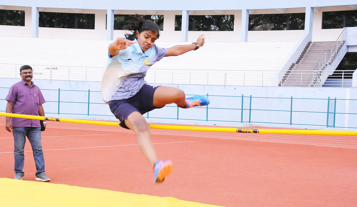 ದಸರಾ ಕ್ರೀಡಾಕೂಟದಲ್ಲಿ ಜಿಗಿತದ ಒಂದು ಭಂಗಿ