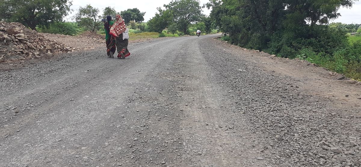 ಆಳಂದ ತಾಲ್ಲೂಕಿನ ಮಾದನ ಹಿಪ್ಪರಗಿ-ಮೈಂದರ್ಗಿ ನಡುವಿನ ರಸ್ತೆ ಅಪೂರ್ಣ ಕಾಮಗಾರಿ