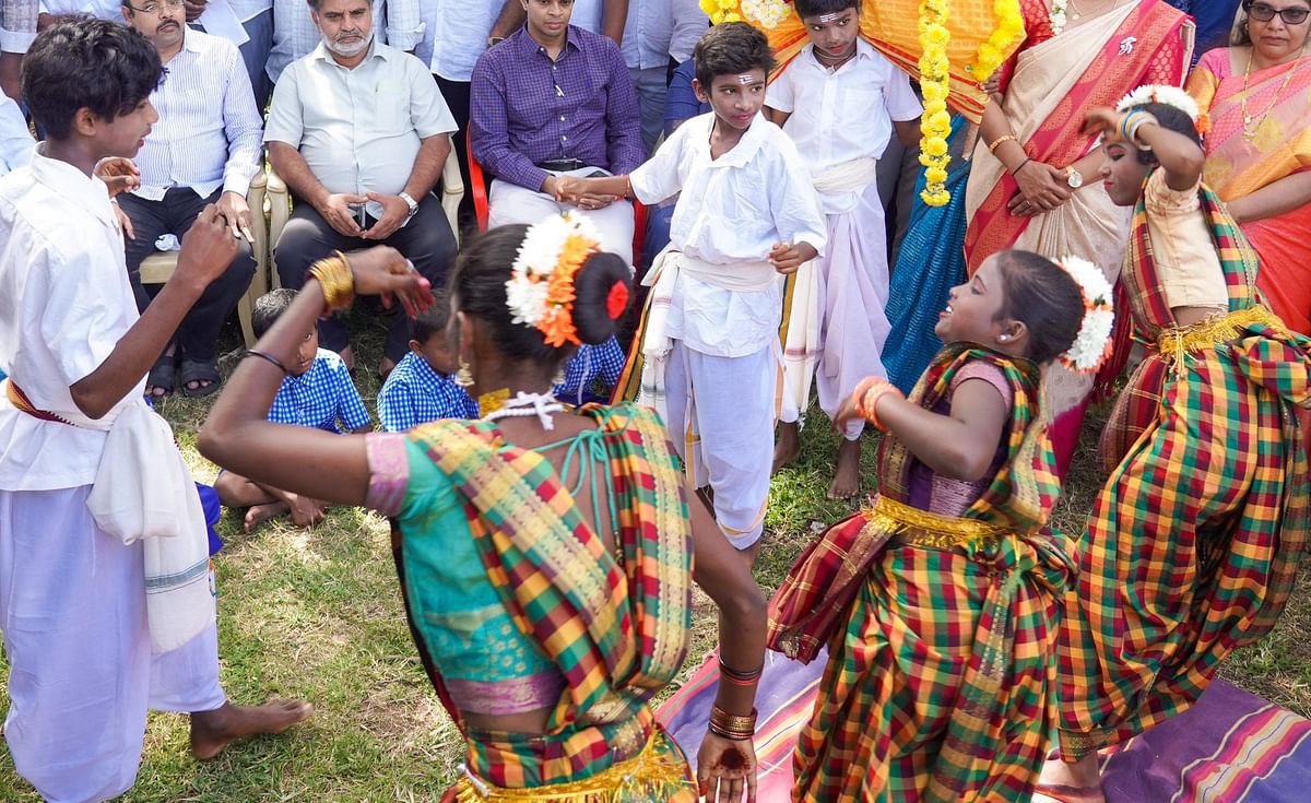 ಕಾವಾಡಿಗಳು ಹಾಗೂ ಮಾವುತರ ಮಕ್ಕಳ ನೃತ್ಯ