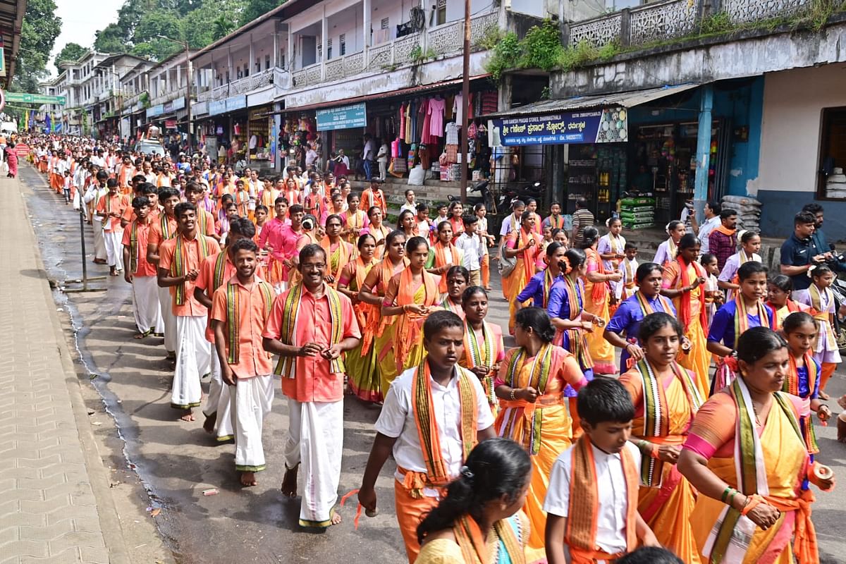 ಭಜನಾಪಟುಗಳಿಂದ ಆಕರ್ಷಕ ಶೋಭಾಯಾತ್ರೆ ನಡೆಯಿತು