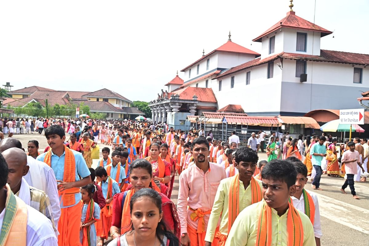 ಭಜನಾಪಟುಗಳಿಂದ ಆಕರ್ಷಕ ಶೋಭಾಯಾತ್ರೆ ನಡೆಯಿತು.