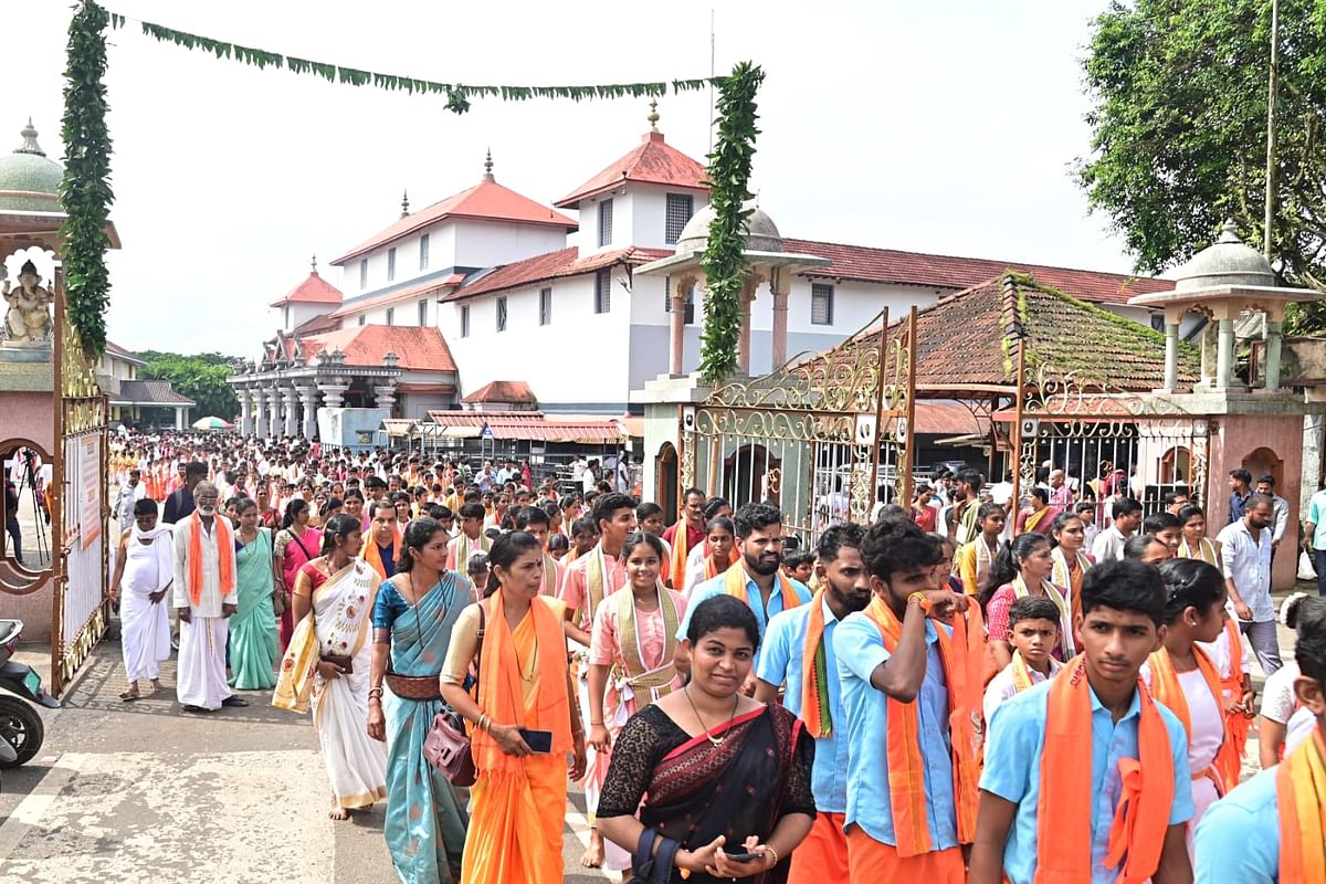 ಭಜನಾಪಟುಗಳಿಂದ ಆಕರ್ಷಕ ಶೋಭಾಯಾತ್ರೆ ನಡೆಯಿತು.