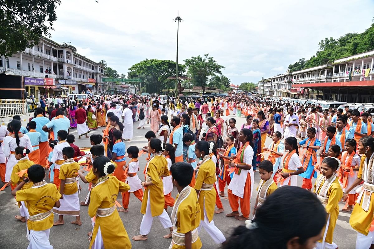 ಭಜನಾಪಟುಗಳಿಂದ ಆಕರ್ಷಕ ಶೋಭಾಯಾತ್ರೆ ನಡೆಯಿತು.