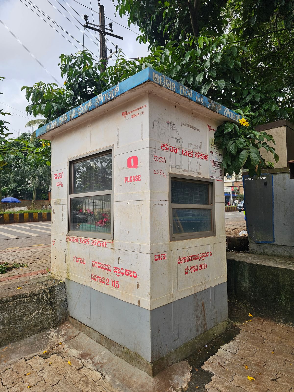 ಬೆಳಗಾವಿಯ ರಾಮದೇವ್‌ ಹೋಟೆಲ್‌ ಬಳಿ ದಶಕದ ಹಿಂದೆ ನಿರ್ಮಿಸಿದ ಆಟೊ ಮುಂಗಡ ಟಿಕೆಟ್‌ ಕೌಂಟರ್‌ ಪಾಳುಬಿದ್ದಿದೆ
ಪ್ರಜಾವಾಣಿ ಚಿತ್ರ