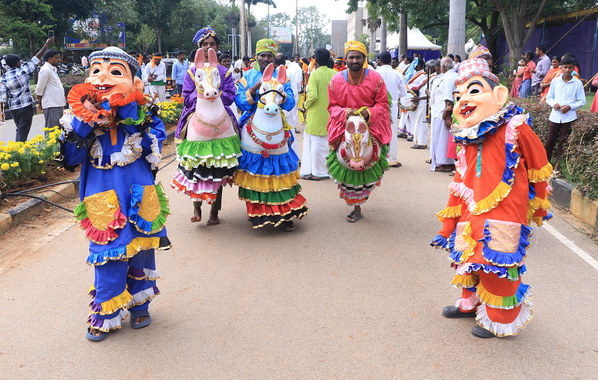 ಗೊಂಬೆಗಳ ಪ್ರದರ್ಶನ ನೋಡುಗರ ಕಣ್ಮನ ಸೆಳೆಯಿತು