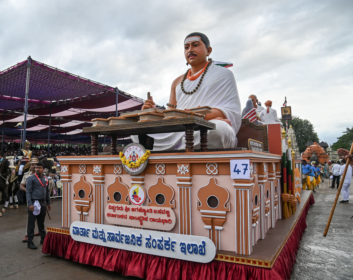 ಜಂಬೂ ಸವಾರಿಯಲ್ಲಿ ವಾರ್ತಾ ಮತ್ತು ಸಾರ್ವಜನಿಕ ಸಂಪರ್ಕ ಇಲಾಖೆ ಪ್ರದರ್ಶಿಸಿದ ಸ್ತಬ್ಧಚಿತ್ರ