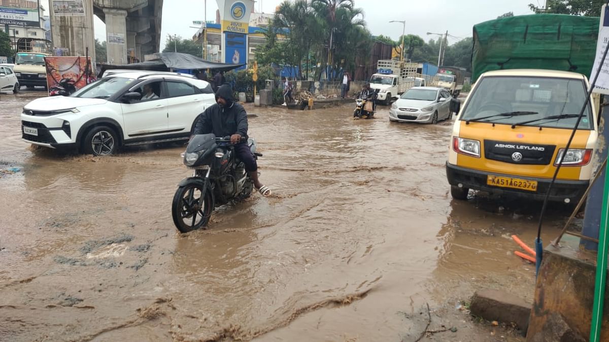 ಭಾರಿ ಮಳೆಯಿಂದಾಗಿ ಕೆರೆಯಂತಾದ ದೊಮ್ಮಸಂದ್ರ ರಸ್ತೆ