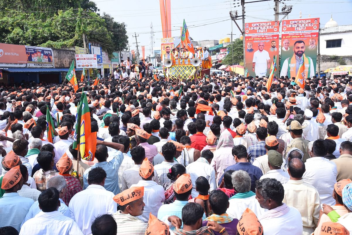 ಹಾವೇರಿ ಜಿಲ್ಲೆಯ ಶಿಗ್ಗಾವಿ ವಿಧಾನಸಭಾ ಕ್ಷೇತ್ರದ ಬಿಜೆಪಿ ಅಭ್ಯರ್ಥಿ ಭರತ್ ಬೊಮ್ಮಾಯಿ ಅವರು ಶುಕ್ರವಾರ ಮೆರವಣಿಗೆ ನಡೆಸಿದರು