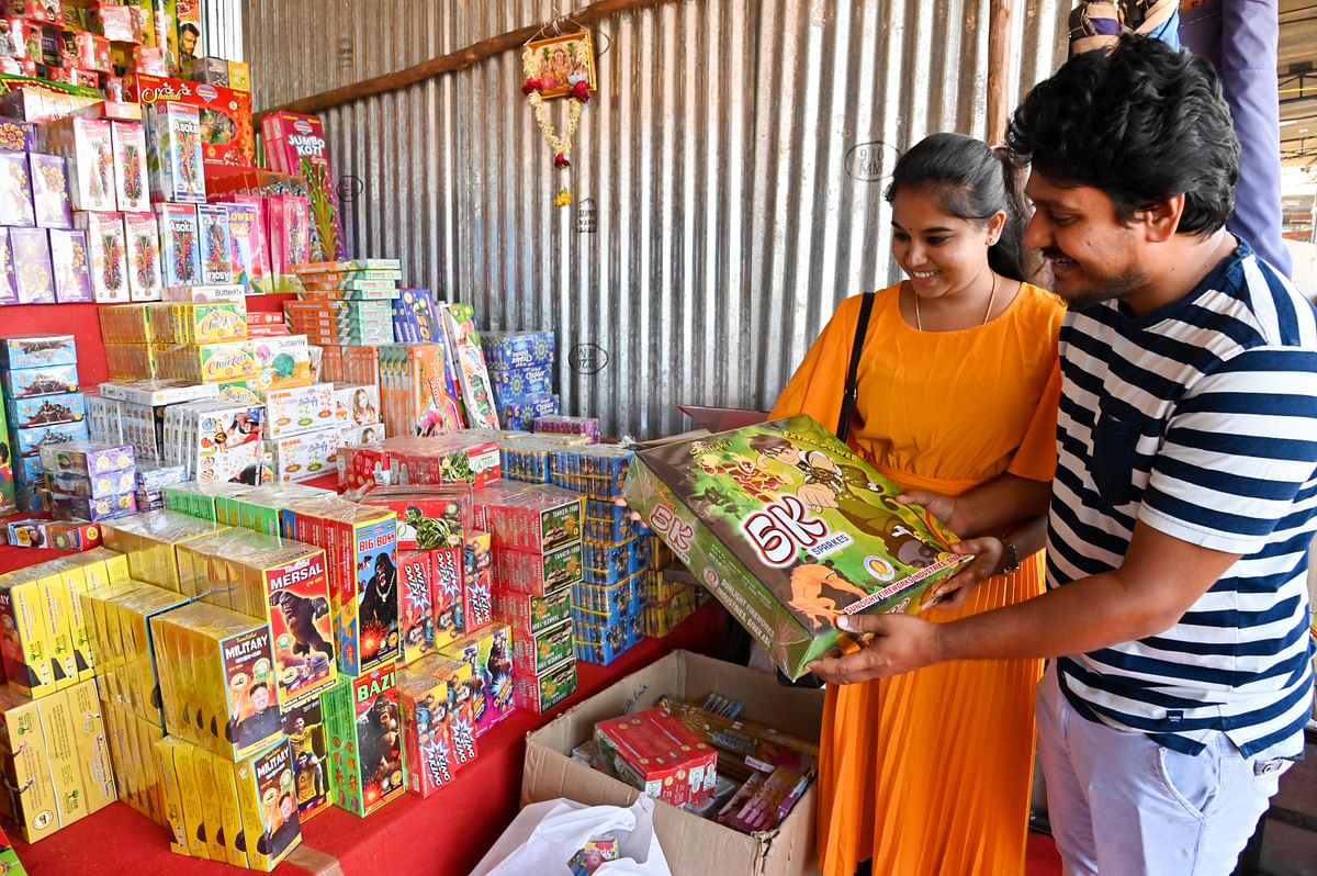 ಪಟಾಕಿ ಖರೀದಿಯ ಸಾಂದರ್ಭಿಕ ಚಿತ್ರ