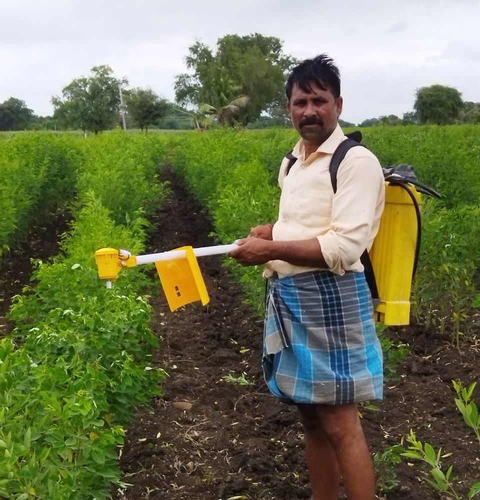 ನರಗುಂದ ತಾಲ್ಲೂಕಿನ ಗಂಗಾಪುರದ ಮಲ್ಲಿಕಾರ್ಜುನಗೌಡ ಪಾಟೀಲ ಮೆಣಸಿನಕಾಯಿ ಬೆಳೆಯೊಂದಿಗೆ