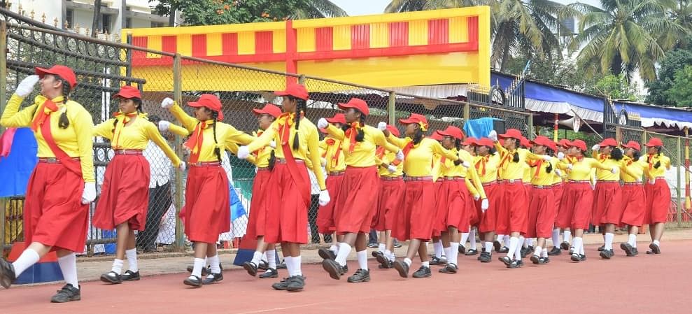 ಬೆಳಗಾವಿ ಜಿಲ್ಲಾ ಕ್ರೀಡಾಂಗಣದಲ್ಲಿ ಶುಕ್ರವಾರ ನಡೆದ ಕರ್ನಾಟಕ ರಾಜ್ಯೋತ್ಸವ ಕಾರ್ಯಕ್ರಮದಲ್ಲಿ ಶಾಲಾ ವಿದ್ಯಾರ್ಥಿನಿಯರು ಆಕರ್ಷಕ ಪಥಸಂಚಲನ ನಡೆಸಿದರು