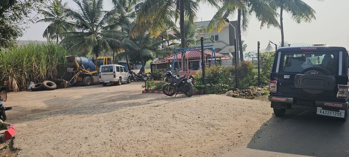 ಉಗರಗೋಳದಲ್ಲಿರುವ ವಿಠ್ಠಲ ಅವರ ಫಾರ್ಮ್ ಹೌಸ್