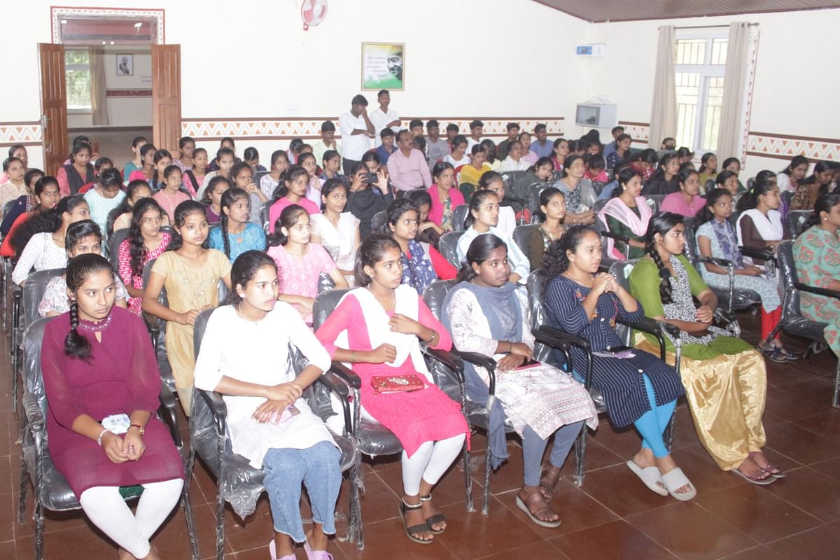 ಮಡಿಕೇರಿಯಲ್ಲಿ ಸೋಮವಾರ ನಡೆದ ಕನಕದಾಸರ ಜಯಂತಿಯಲ್ಲಿ ಪಾಲ್ಗೊಂಡಿದ್ದ ಸಭಿಕರು