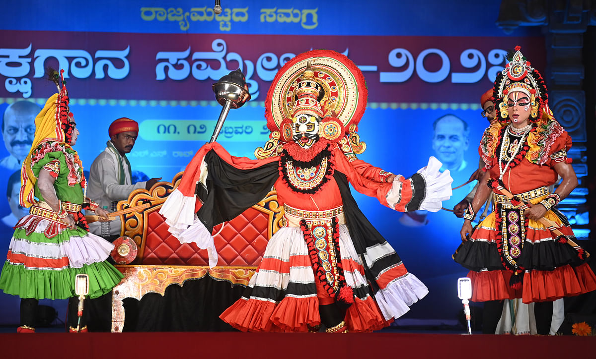 ಉಡುಪಿಯಲ್ಲಿ ರಾಜ್ಯಮಟ್ಟದ ಸಮಗ್ರ ಯಕ್ಷಗಾನ ಸಮ್ಮೇಳನದಲ್ಲಿ ದುಬೈ ಕಾಲವಿದರು ತೆಂಕುತಿಟ್ಟು ಯಕ್ಷಗಾನ ‘ ಪಾಂಚಜನ್ಯ‘ ಪ್ರದರ್ಶನ ನೀಡಿದರು  - ಪ್ರಜಾವಾಣಿ ಚಿತ್ರ / ಫಕ್ರುದ್ದೀನ್ ಎಚ್