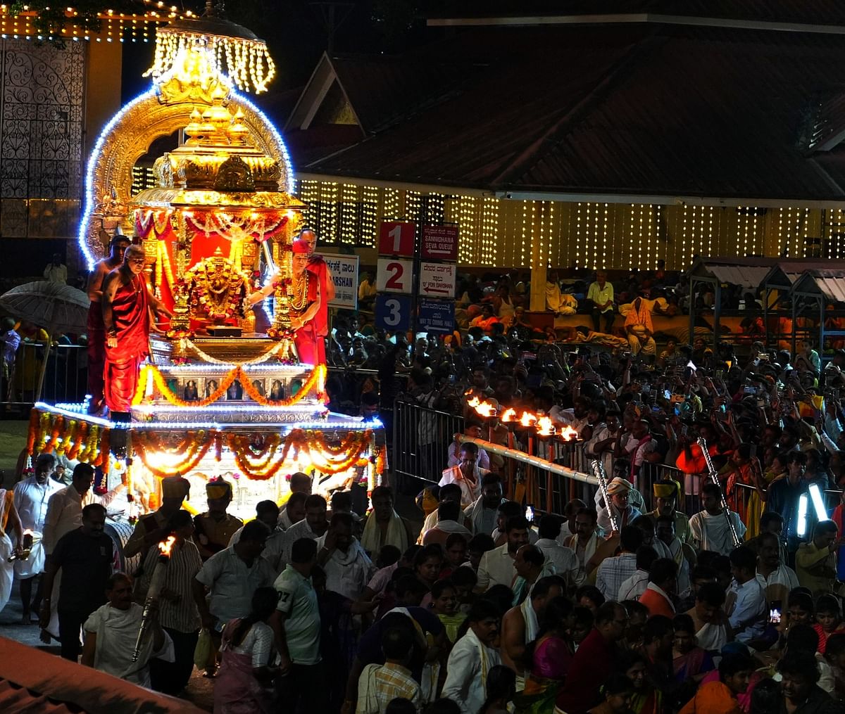 ಧರ್ಮಸ್ಥಳ ಲಕ್ಷದೀಪೋತ್ಸವದ ಸಂಗ್ರಹ ಚಿತ್ರ