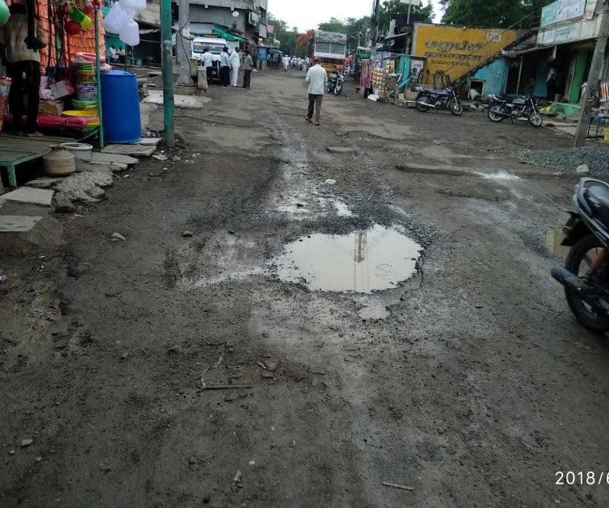 ಹದಗೆಟ್ಟ ಅಫಜಲಪುರ ಪಟ್ಟಣದ ರಸ್ತೆಗಳು ಜನರ ಪರದಾಟ